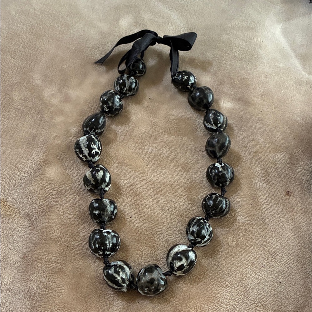 Chic Black and White Beaded Necklace